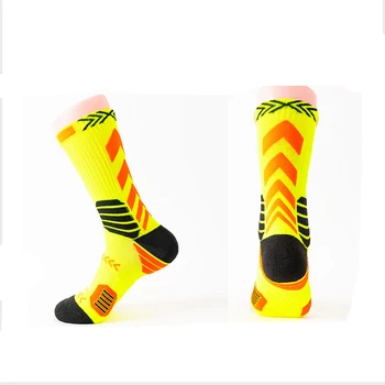 1 пара новых спортивных носков средней длины, мужские профессиональные баскетбольные носки, Дышащие эластичные мужские чулки, Гигроскопичный выделитель пота
