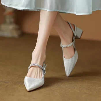 Новая элегантная женская обувь с бантиком на квадратном каблуке с острым носком, с мелким носком, однотонная Модная банкетная вечеринка на высоком каблуке